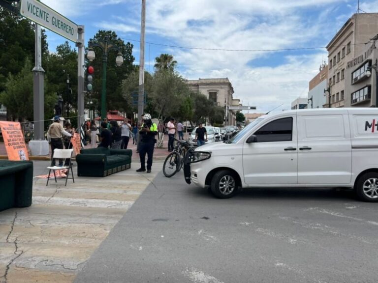 Cierran calles del centro por manifestación