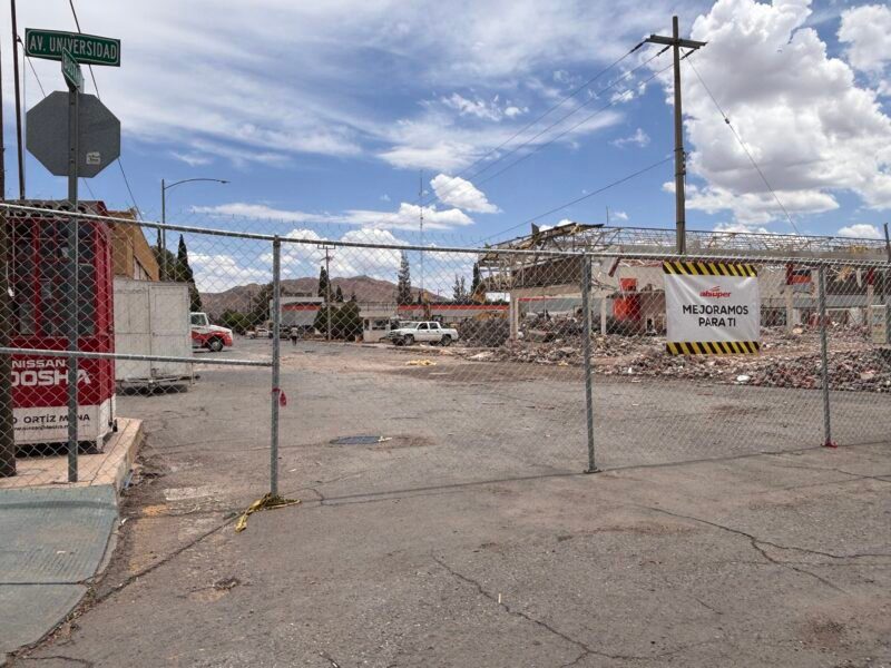 Demuelen el Alsuper, pero nadie aclara el futuro de la calle