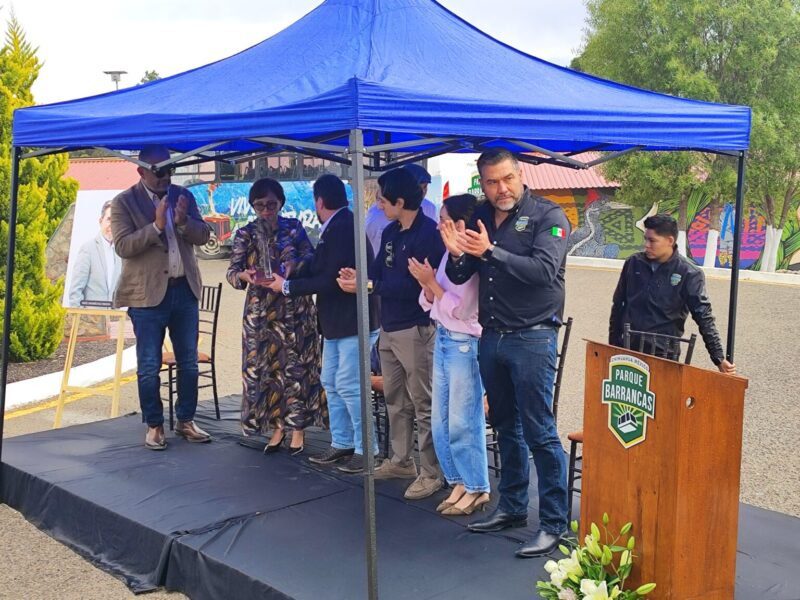 Develan placa en memoria de Raúl Rodríguez Prieto en Barrancas del Cobre