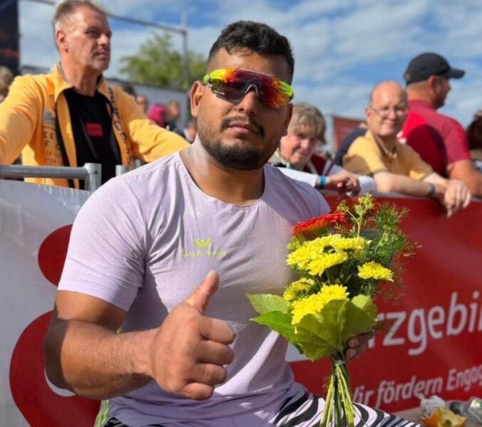 Gana Uziel Muñoz la plata en Alemania