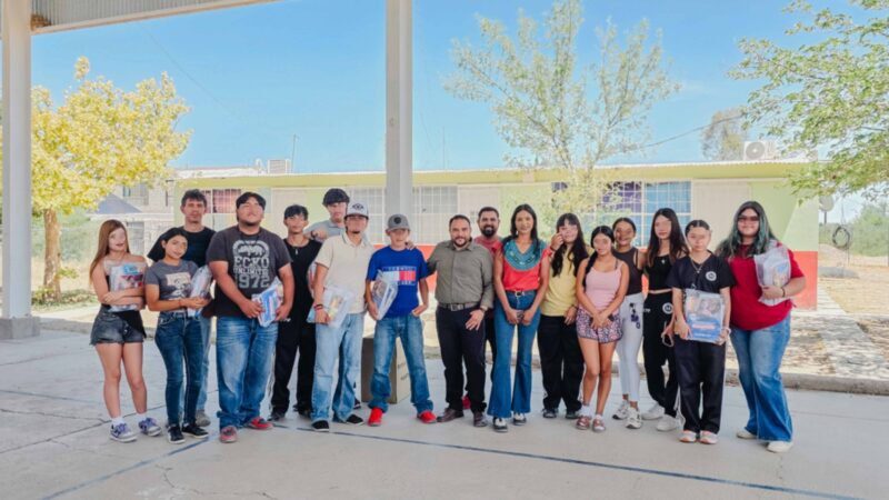 Gobierno Municipal y Estatal continúan impulsando la educación, entregan útiles a estudiantes de la Telesecundaria de Altavista