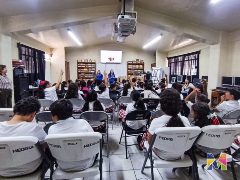 Imparten pláticas sobre violencia de género y prevención del bullying en escuelas de Meoqui