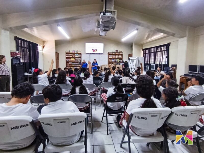 Imparten pláticas sobre violencia de género y prevención del bullying en escuelas de Meoqui