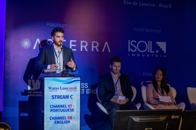 Investigador de la UACH presenta en Brasil modelo híbrido para mejorar el abasto de agua en ciudades áridas