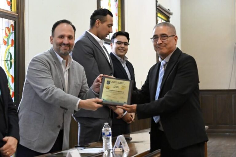 Santiago De la Peña toma protesta a la nueva mesa directiva del Círculo de Comunicadores del Deporte de Chihuahua