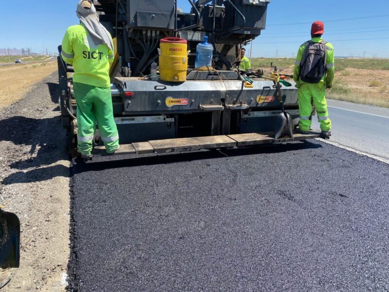 SICT UTILIZA TREN DE PAVIMENTACIÓN EN CARRETERA CHIHUAHUA-JUÁREZ