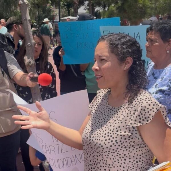 Vecinos de colonias del norte y sur protestan por desabasto de agua y calles dañadas