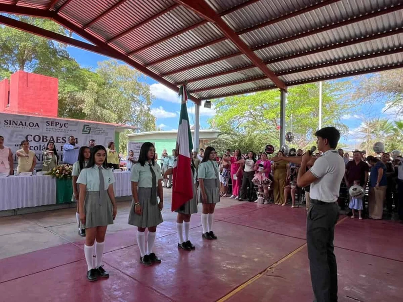 En este evento de clausura, Loaiza Bañuelos reafirmó su compromiso con la educación en el municipio