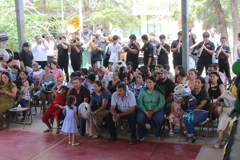 Padres de familia estuvieron presentes en este importante evento para ellos y sus hijos