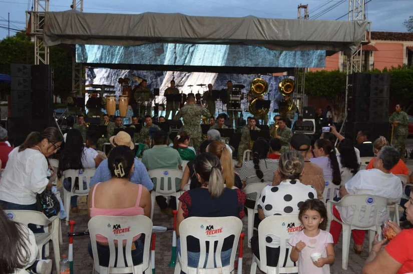 Este evento logro reunir a las familias y autoridades municipales quienes disfrutaron de una tarde música
