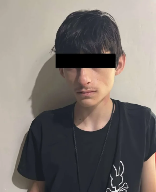 Marina detiene a tres personas y asegura armas, droga y un vehículo robado en Mazatlán