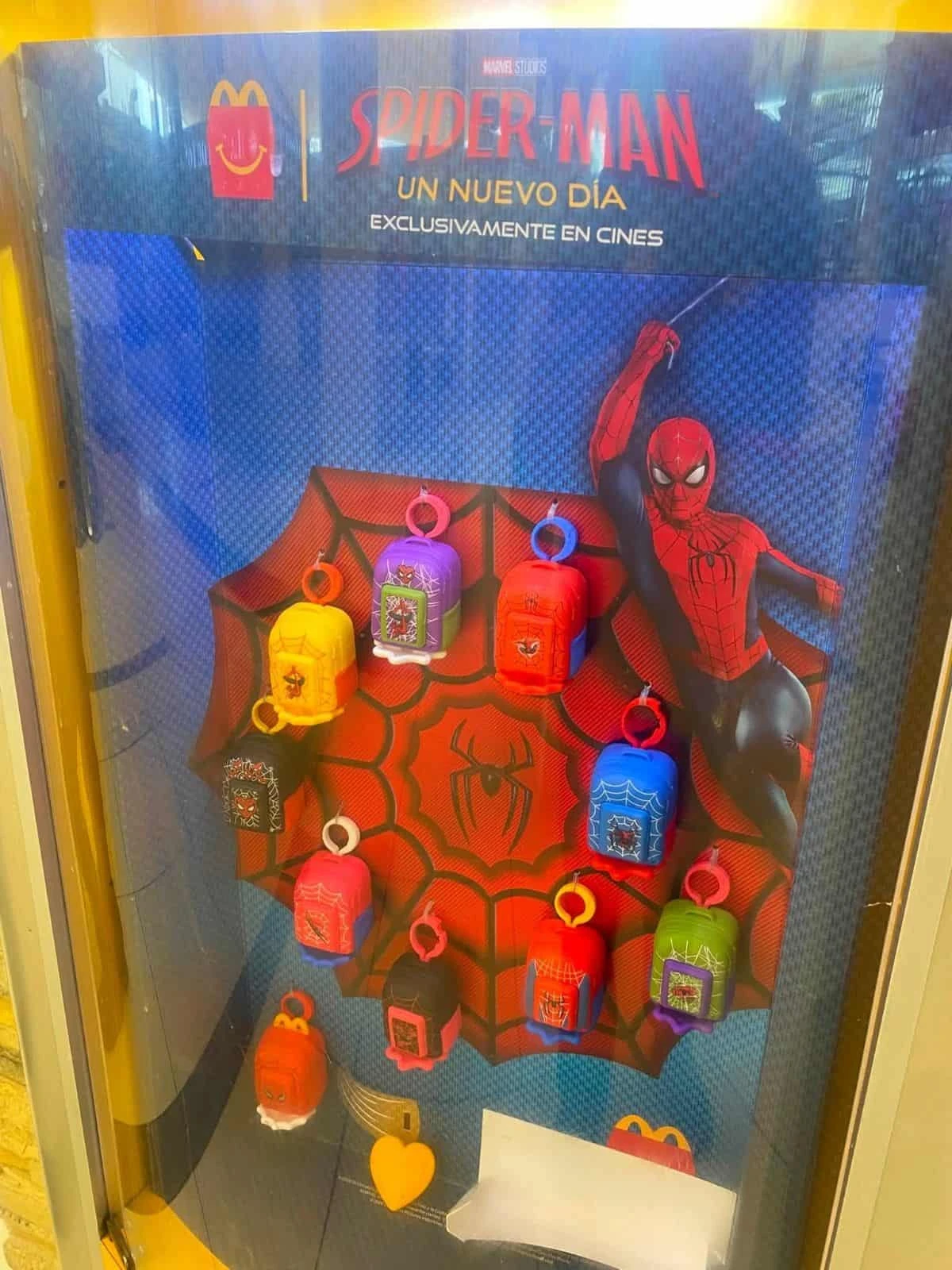 La colección de mochilas de Spider-Man de la CaJita Feliz de McDonald's. Foto: Pokepsula 