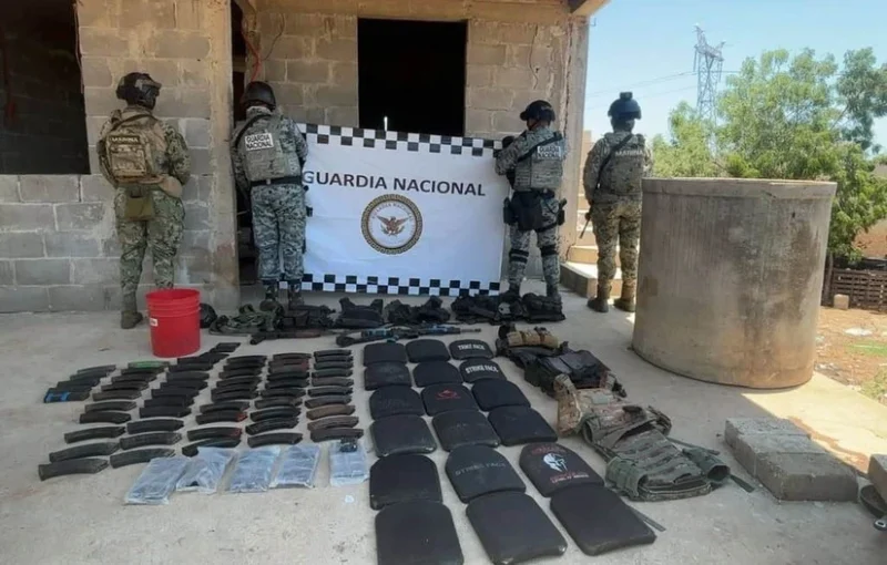 Marina asegura explosivos, armas y droga en operativos en Mazatlán y Elota