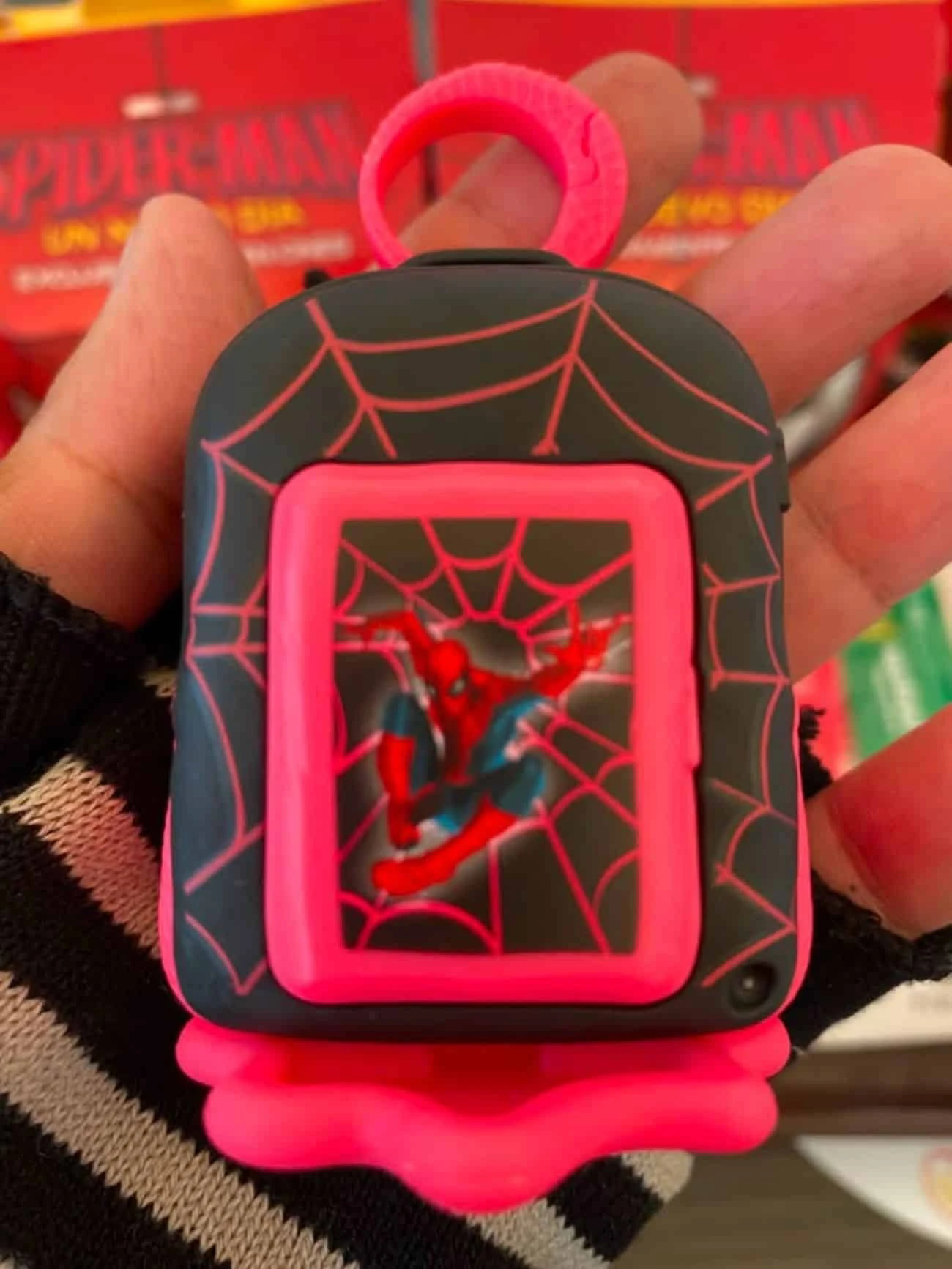La mochila de Spider-Man que incluye la Cajita Feliz. Foto: Pokepsula  