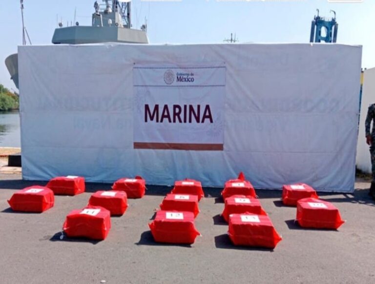Autoridades federales decomisan más de una tonelada de cocaína frente a las costas del Pacífico mexicano