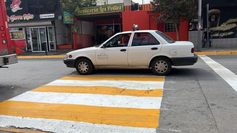 Avanza rehabilitación de pasos peatonales en Zona Centro 