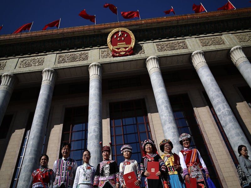 China pone en marcha una controvertida ley sobre unidad étnica y genera debate internacional