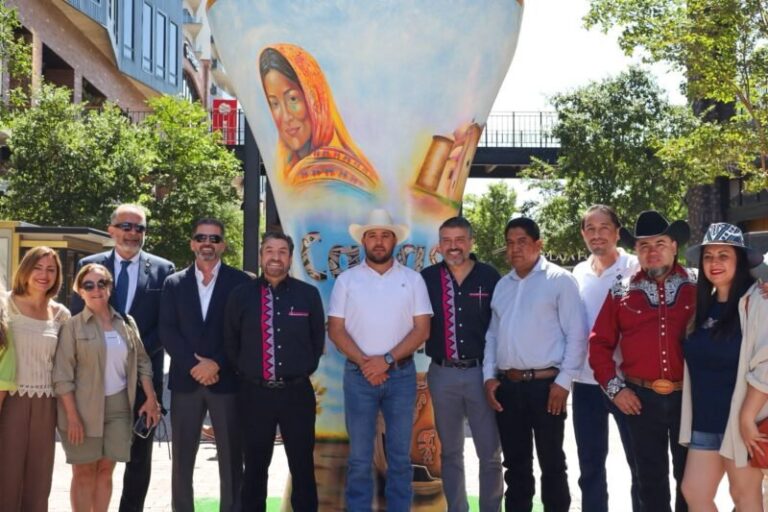 Develan esfera monumental «Hilos Mágicos de Chihuahua» en Distrito Uno