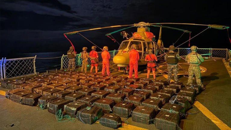 Golpe histórico al narcotráfico con decomiso de casi tres toneladas de cocaína en el Pacífico