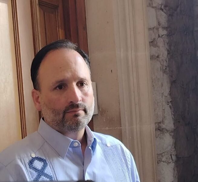 «No creo que haya que hacer un gran tema»: De la Peña minimiza renuncia de asistente de Maru Campos