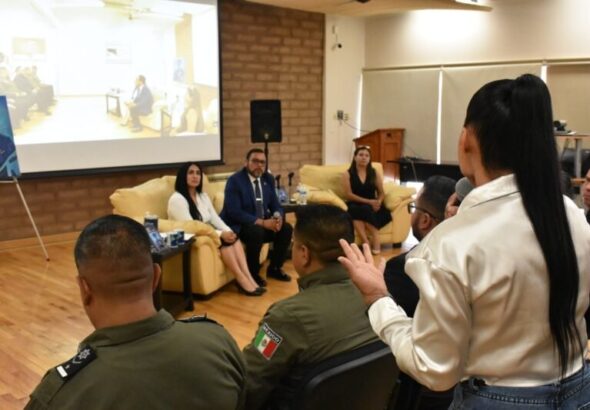 Presentan el libro “Duelos de un Policía” a elementos policiacos en el COLEF