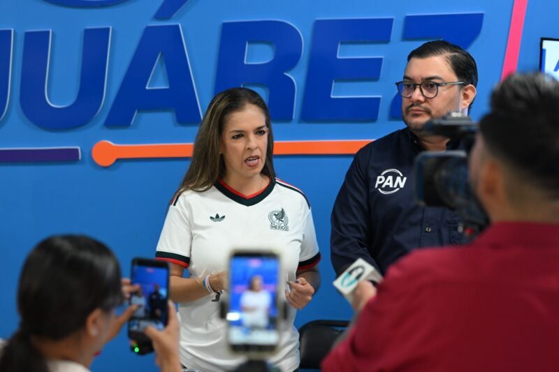 **Xóchitl Contreras acusa abandono a Bomberos de Juárez**