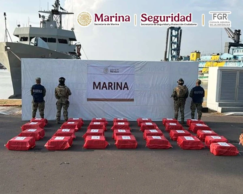 Un operativo de la Marina en aguas del Océano Pacífico terminó con el aseguramiento de 1.2 toneladas de presunta cocaína, ocho detenidos y un fuerte golpe financiero contra organizaciones dedicadas al narcotráfico.